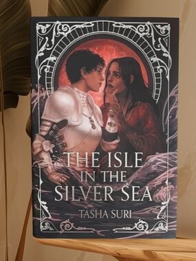 Illumicrate The Isle in the Silver Sea Tasha Suri Special Edition NEW
